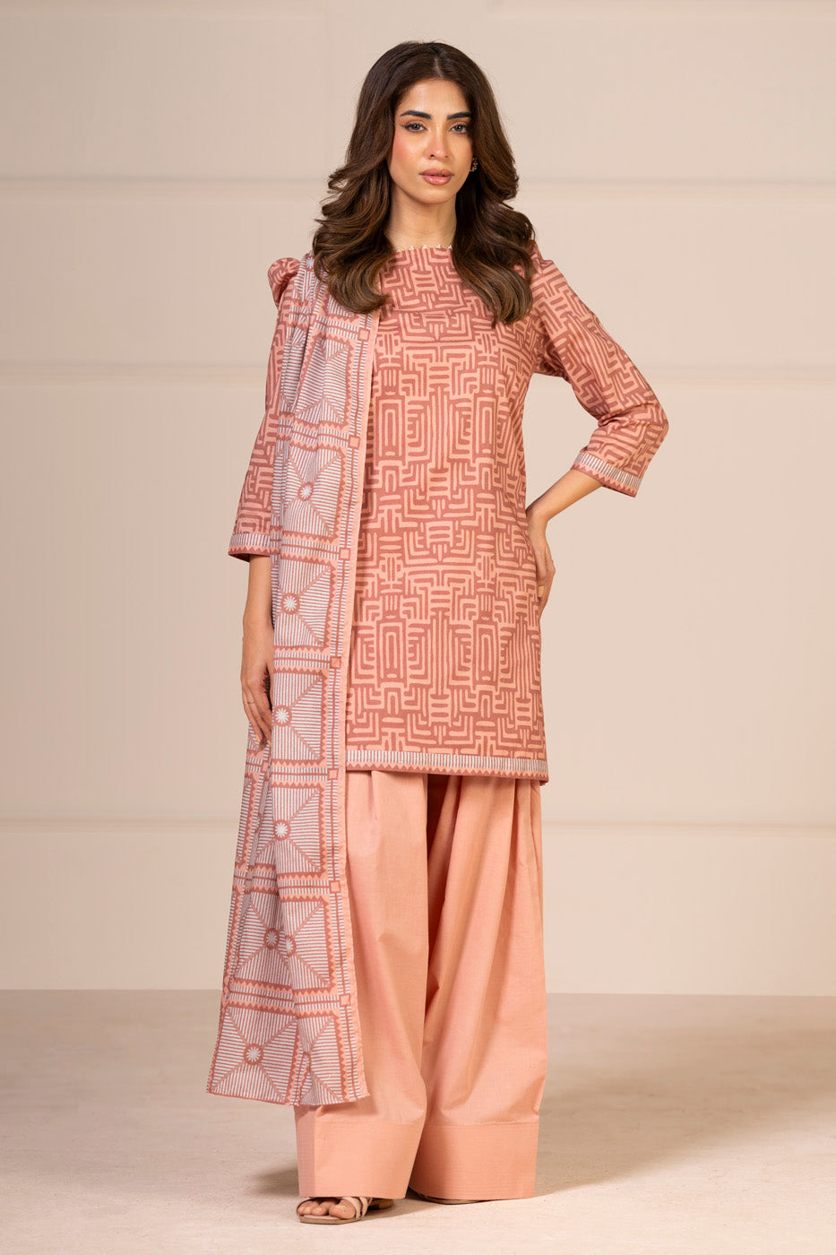 Women's peach geometric shirt and dupatta set with three-quarter sleeves
