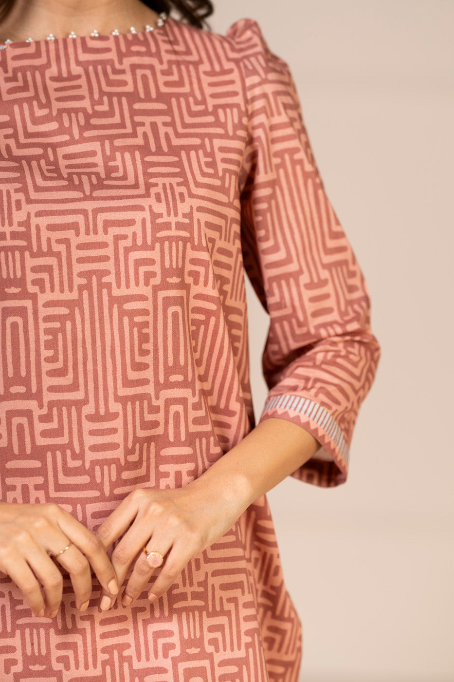 Women's peach geometric shirt and dupatta set with three-quarter sleeves