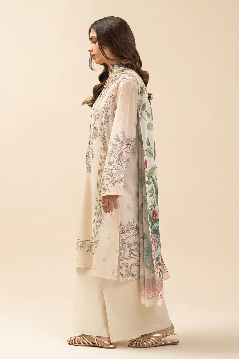 Women's multicoloured floral printed three-piece suit with long tunic, trousers and dupatta