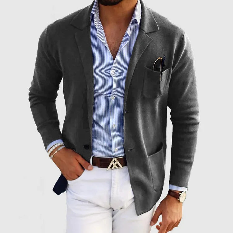 Men's long-sleeve knit blazer with notched lapels and patch pockets