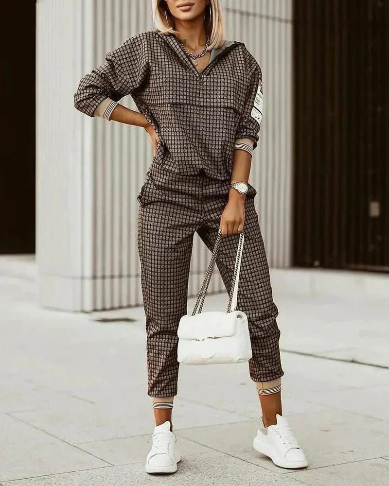 Women's hooded top and patterned jogger set with long sleeves
