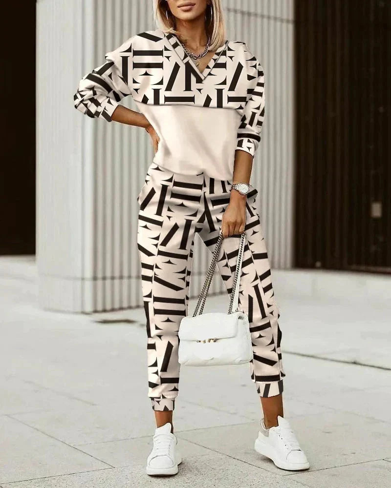 Women's hooded top and patterned jogger set with long sleeves