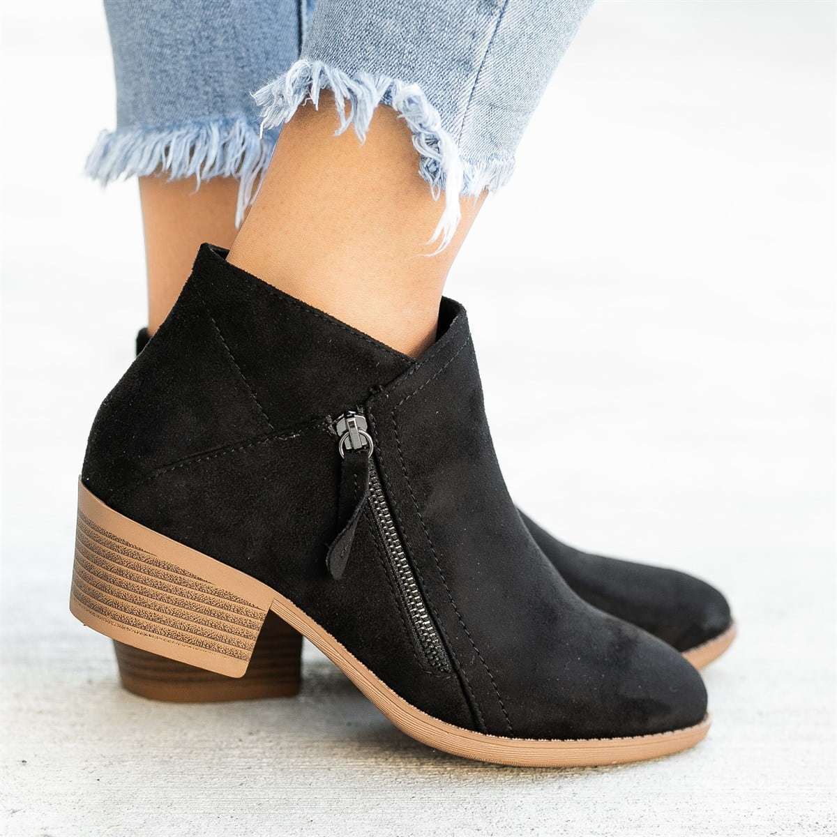 Women's ankle boots with side zip and low block heel