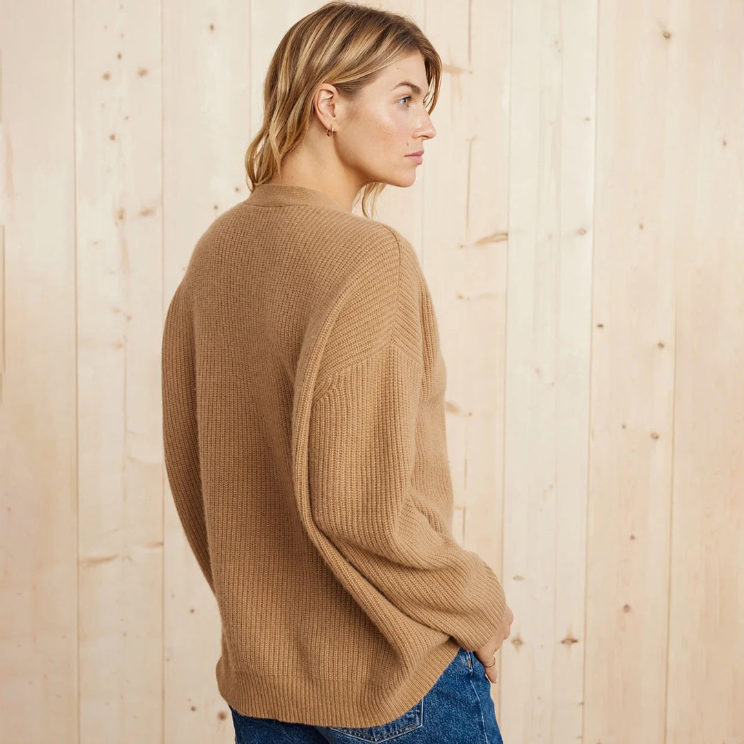 Women's oversized ribbed V-neck cardigan with long sleeves and button front