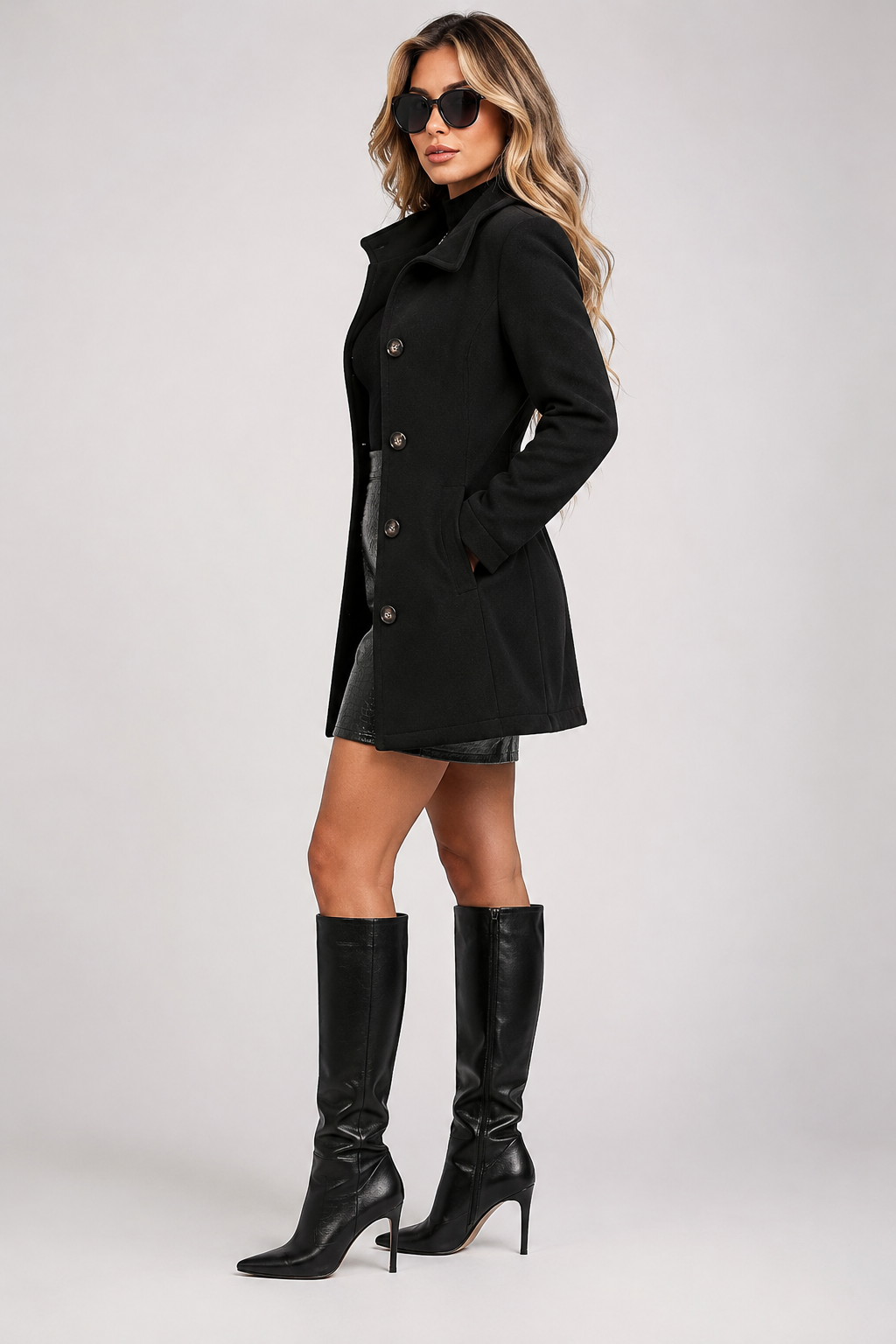 Women's mid-length buttoned coat with long sleeves and structured collar
