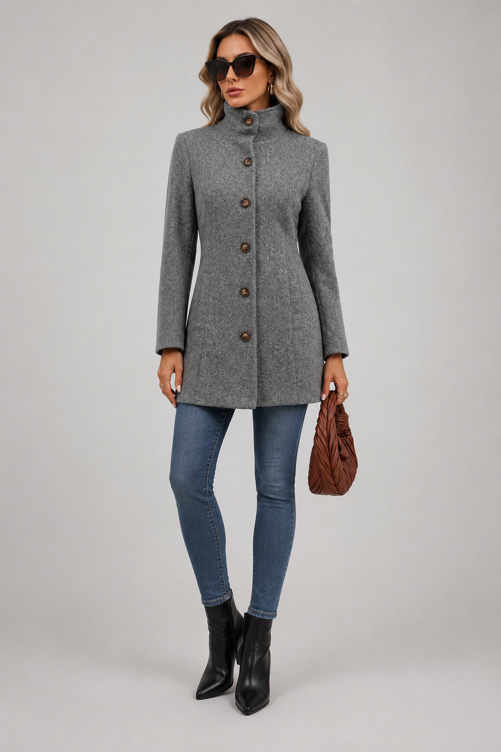 Women's mid-length buttoned coat with long sleeves and structured collar