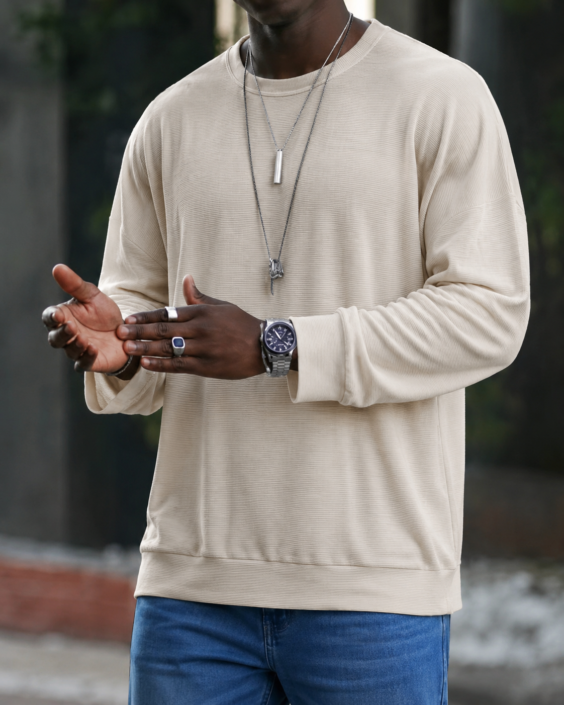 Men's long-sleeve textured crew neck jumper with ribbed trims