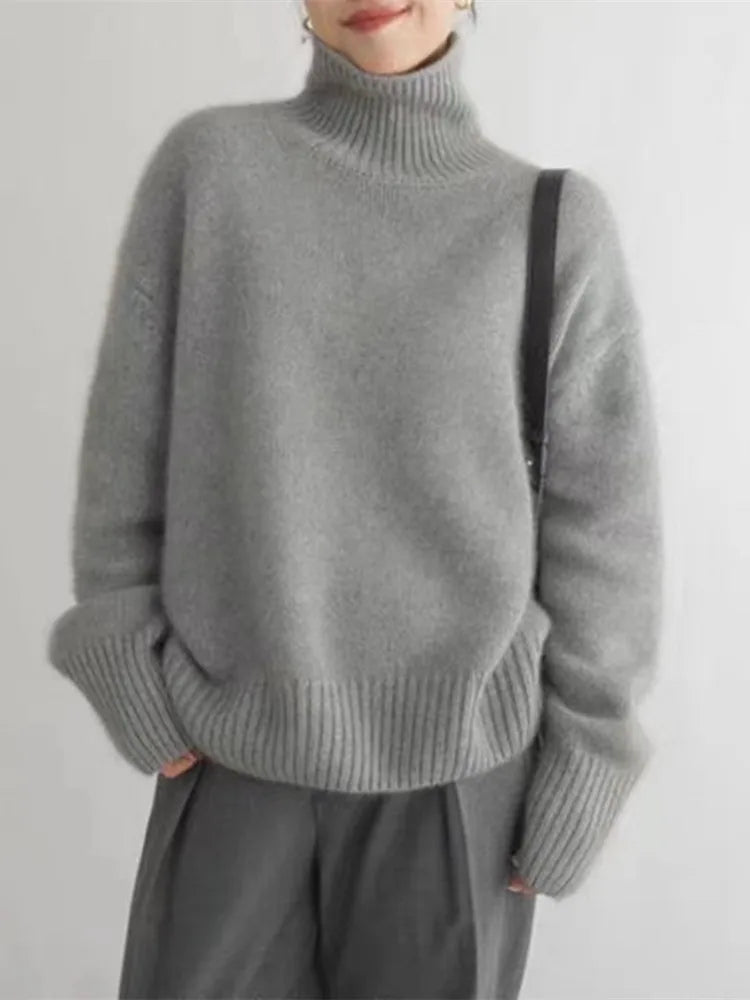 Women's plain turtleneck jumper with long sleeves and ribbed trims