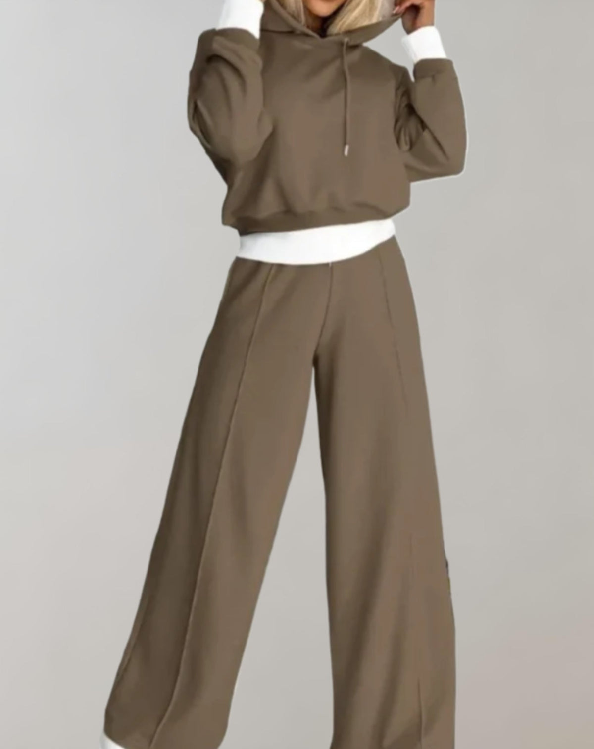 Women's hooded jogging suit set with cropped top and wide-leg trousers