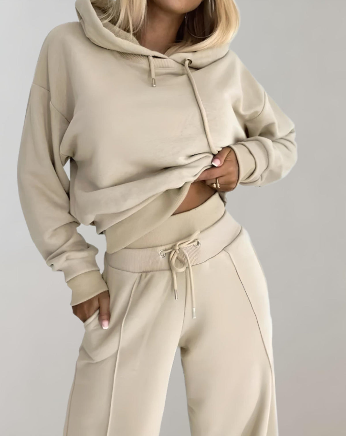 Women's hooded jogging suit set with cropped top and wide-leg trousers