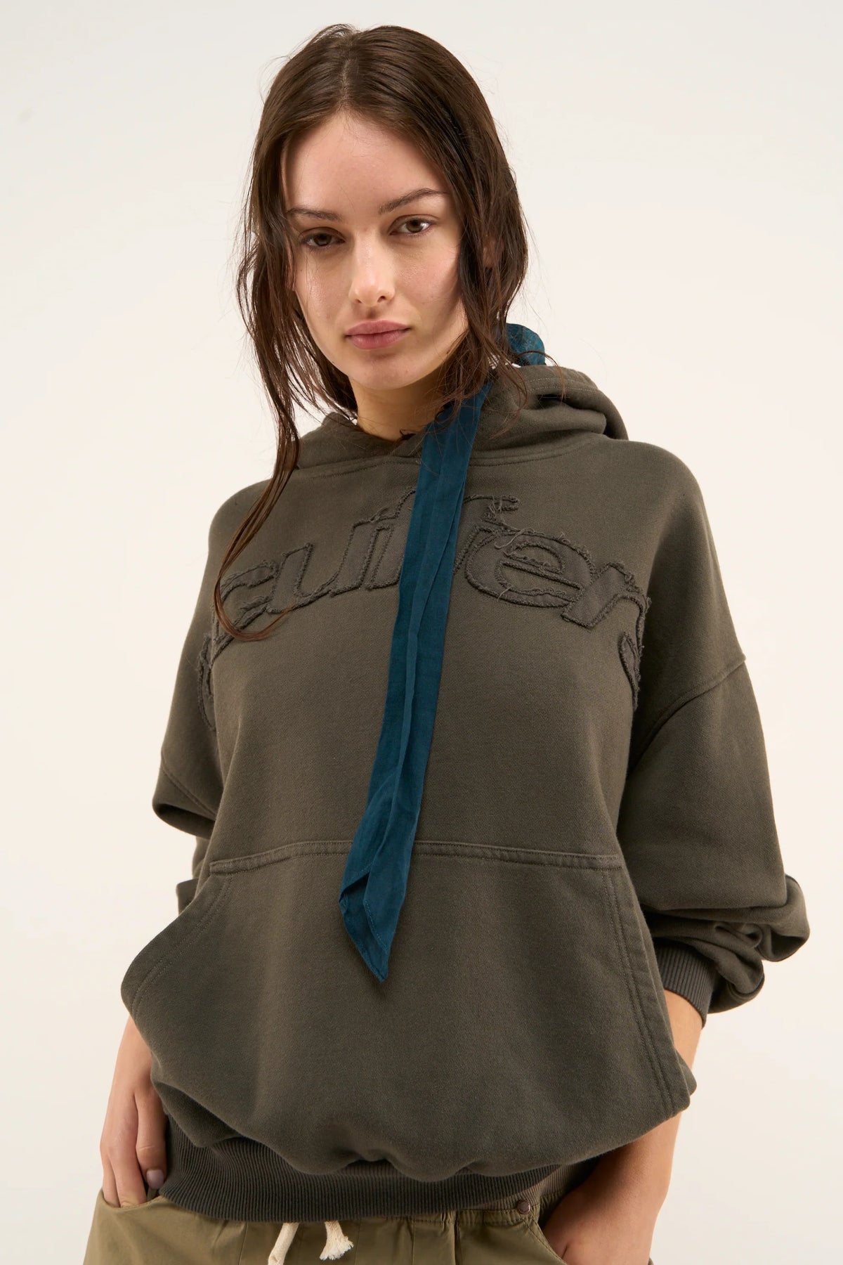 Women's hooded Worldwide logo hoodie with long sleeves and front kangaroo pocket
