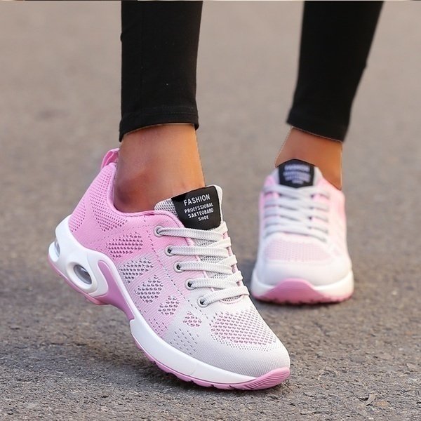 Women's lace-up sneakers with textured panels and contrasting layered soles