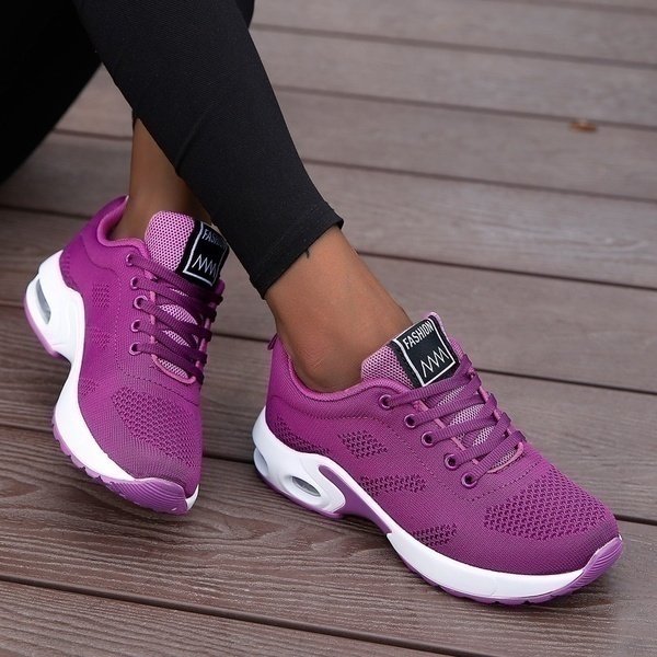 Women's lace-up sneakers with textured panels and contrasting layered soles