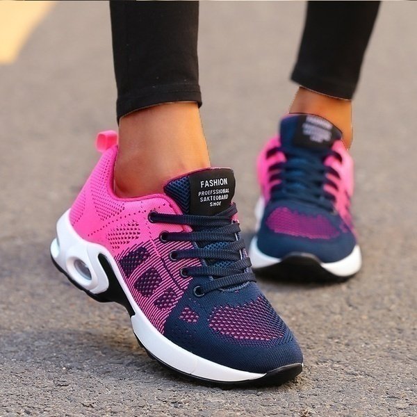 Women's lace-up sneakers with textured panels and contrasting layered soles
