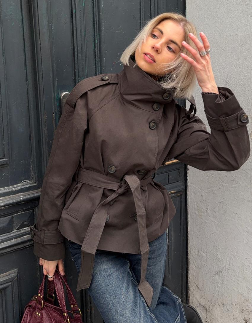 Women's short belted trench coat with high collar and long sleeves