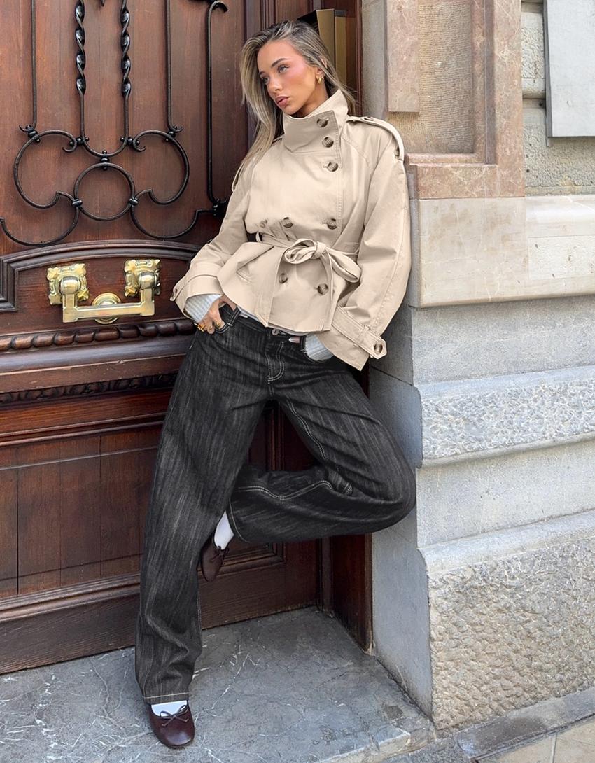 Women's short belted trench coat with high collar and long sleeves