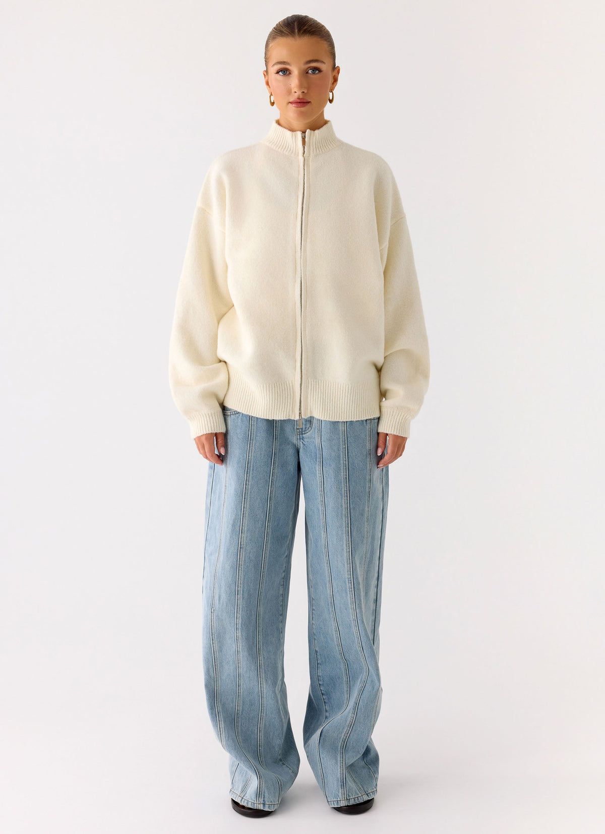 Women's ivory knitted zip jacket with high neck and long sleeves