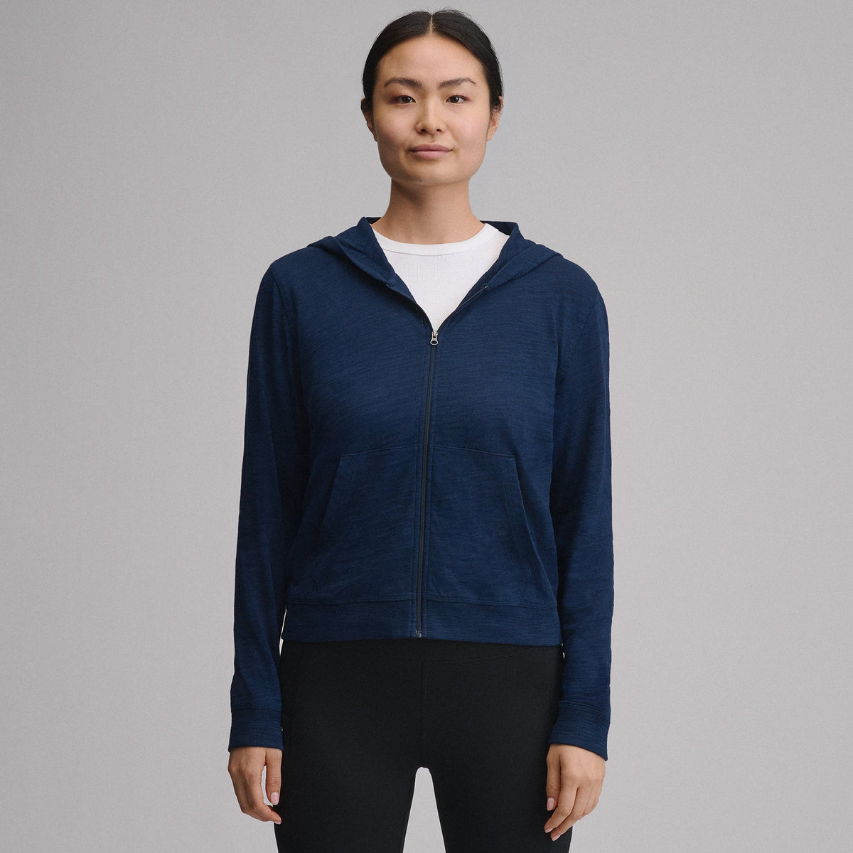 Women's hooded full-zip slub sweatshirt with long sleeves and front pockets
