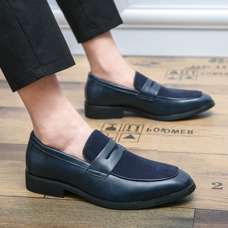Men's penny loafer with rounded toe, vamp strap and low heel