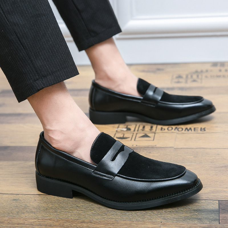 Men's penny loafer with rounded toe, vamp strap and low heel