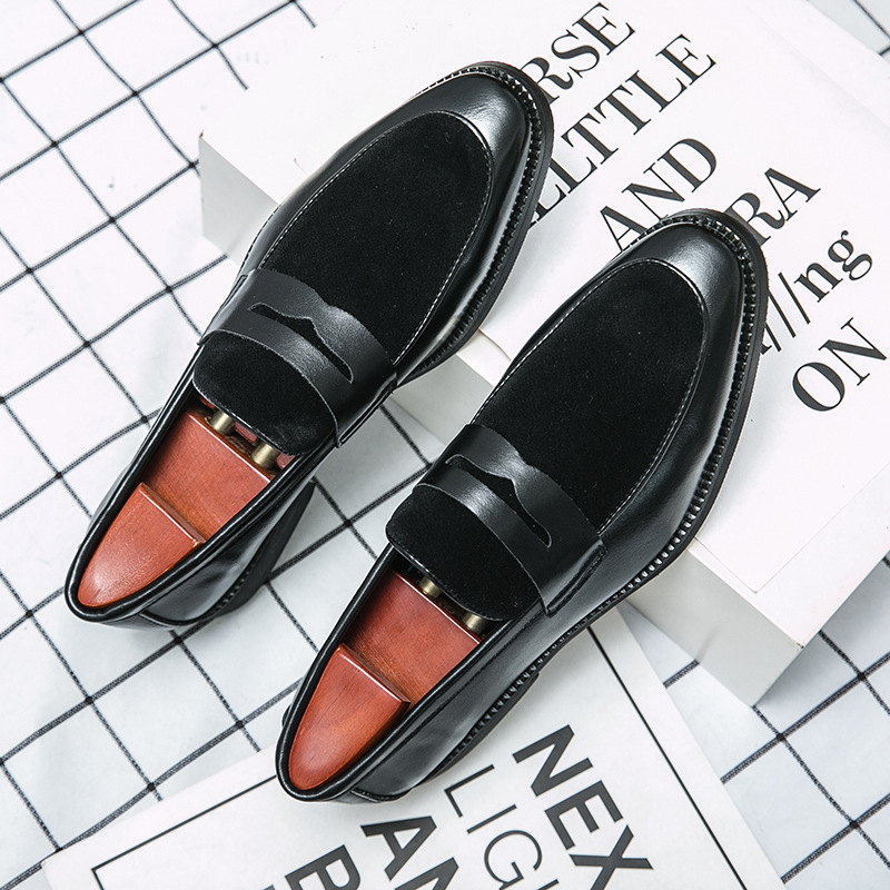 Men's penny loafer with rounded toe, vamp strap and low heel