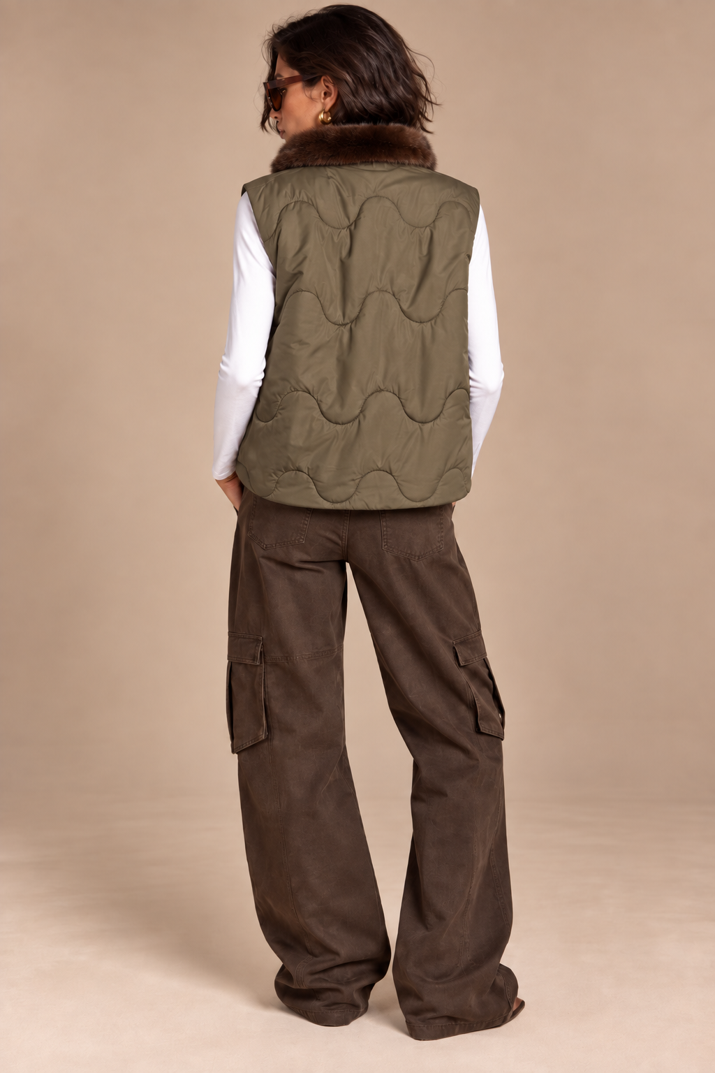 Women's sleeveless quilted puffer gilet with fur trim and front zip