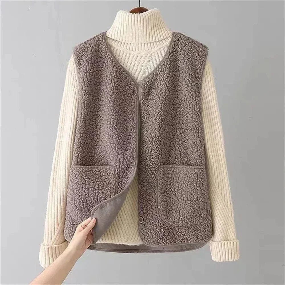 Women's textured sleeveless button gilet with V-neck and patch pockets