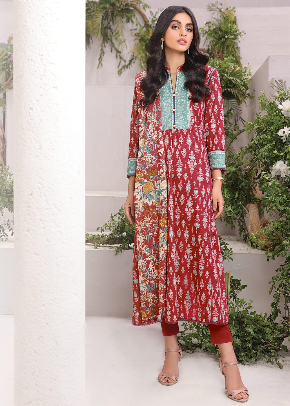 Women's red printed shirt and dupatta set with mandarin collar and 3/4 sleeves