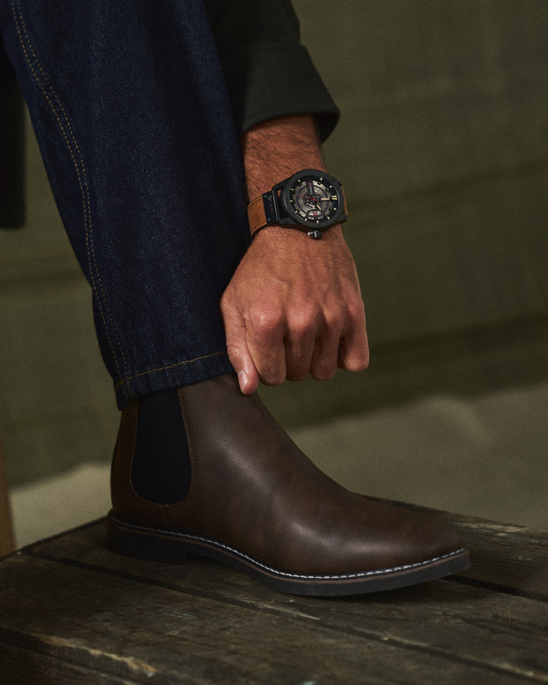 Chelsea ankle boots with elastic side panels, pull tabs and flat soles