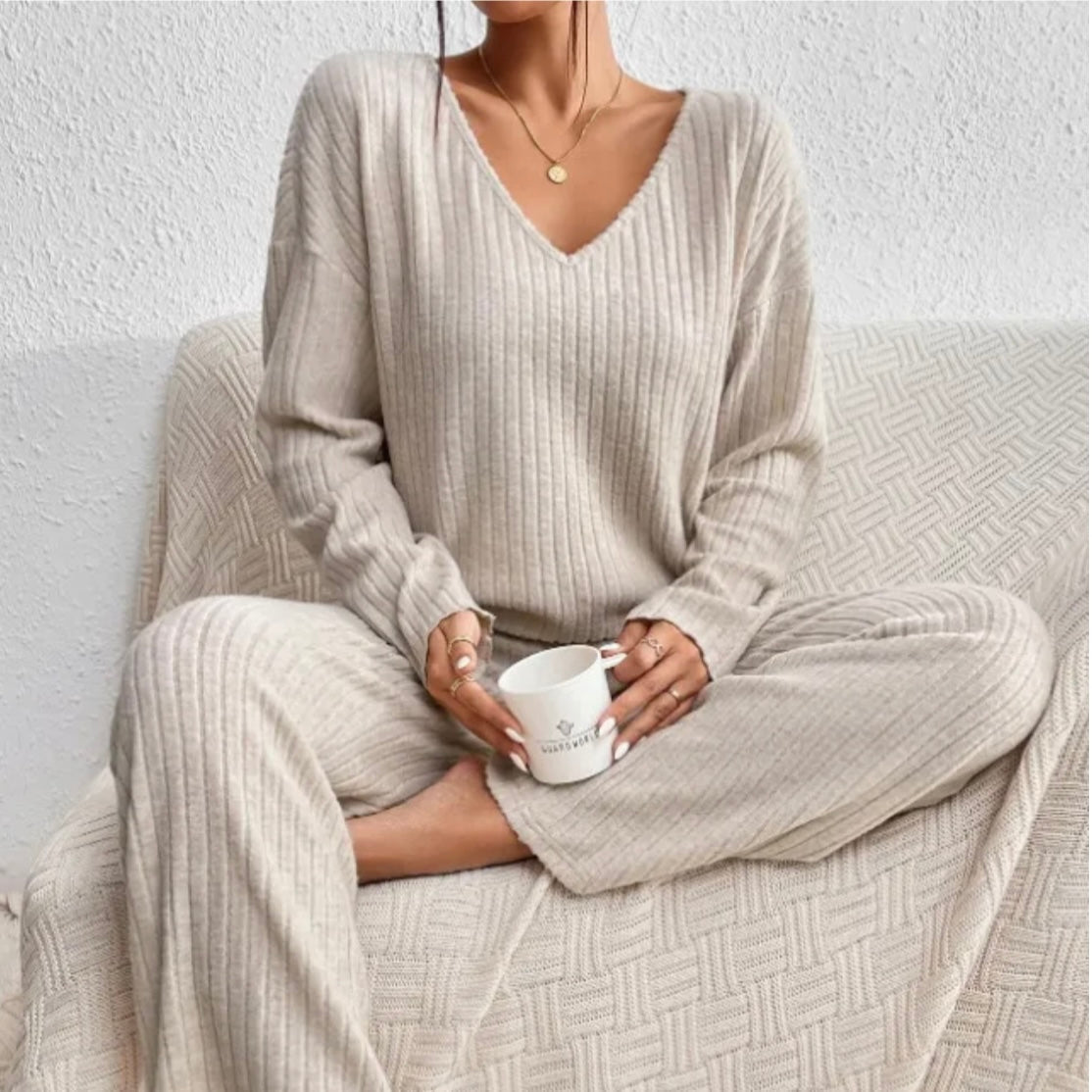 Women's ribbed V-neck jumper and straight-leg trouser set