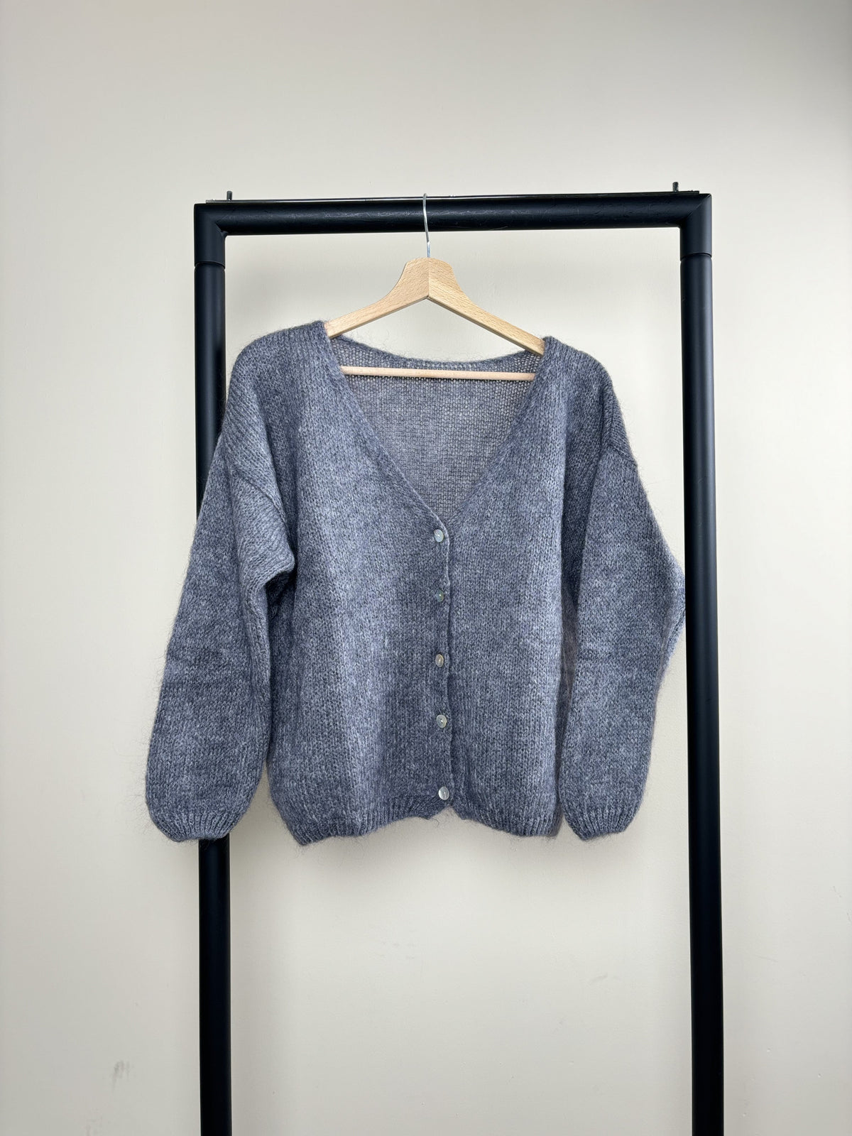 Women's V-neck knitted cardigan with long sleeves and button front