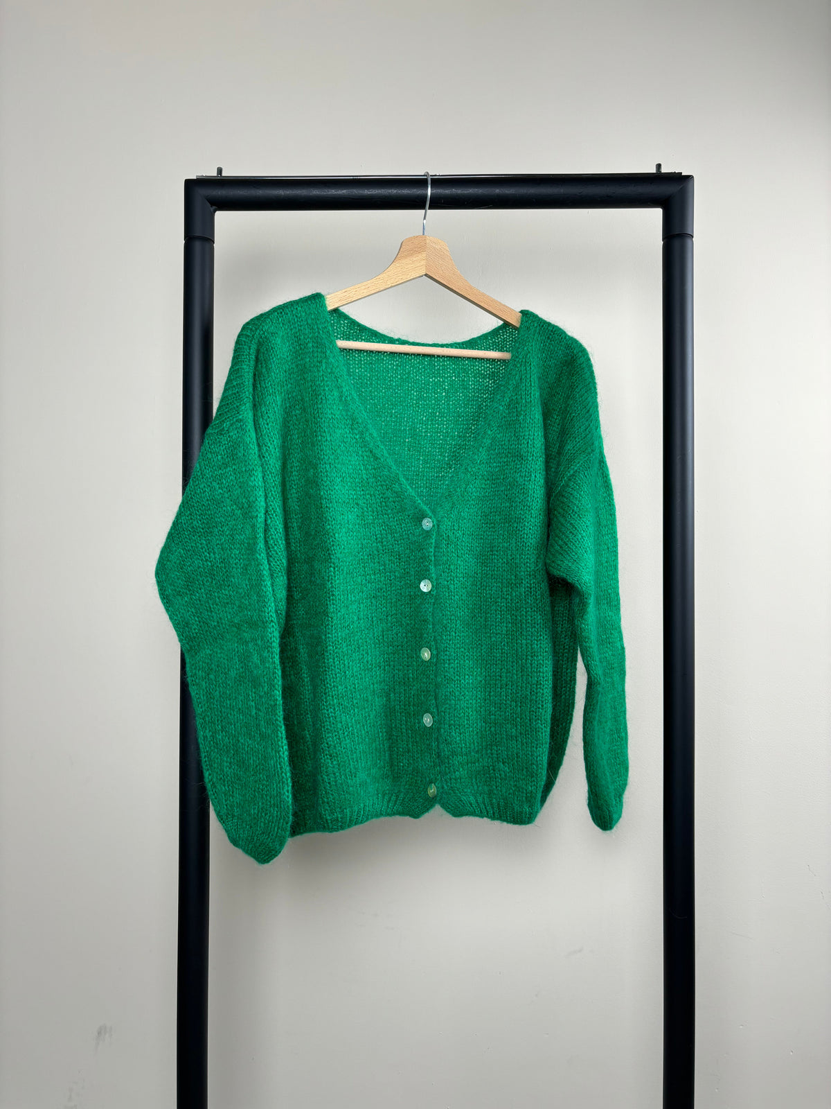 Women's V-neck knitted cardigan with long sleeves and button front