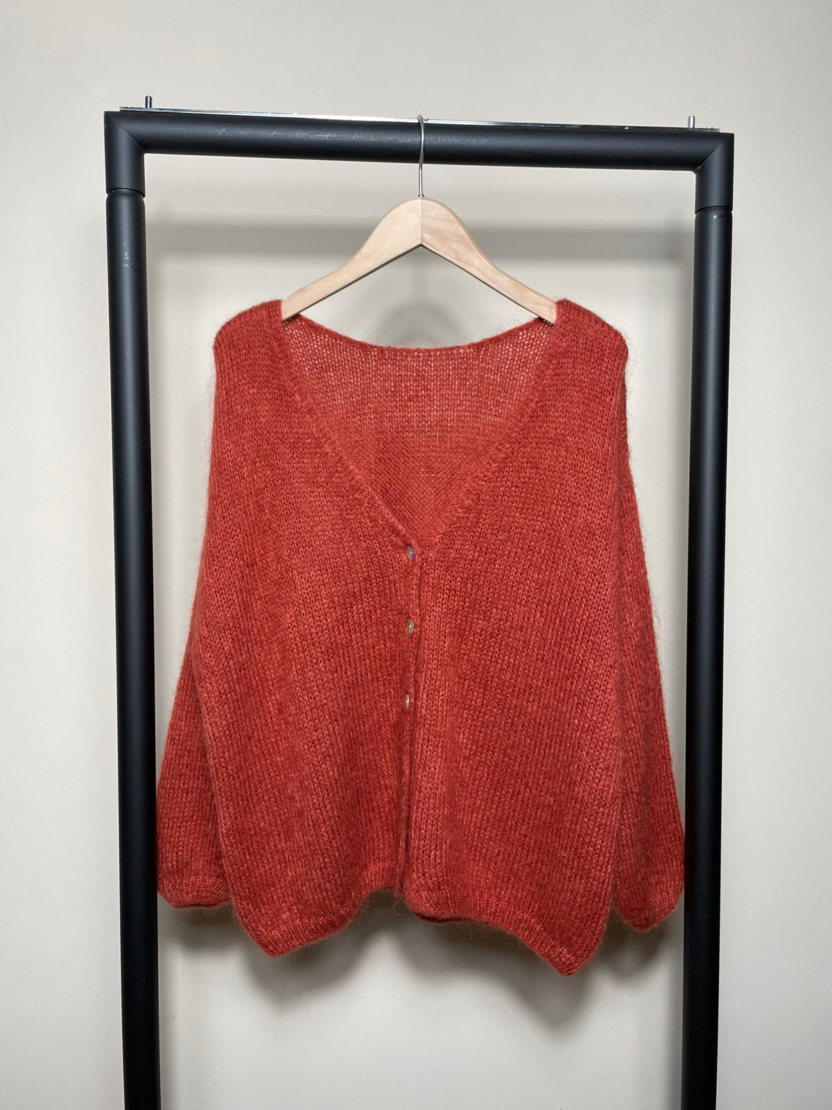 Women's V-neck knitted cardigan with long sleeves and button front