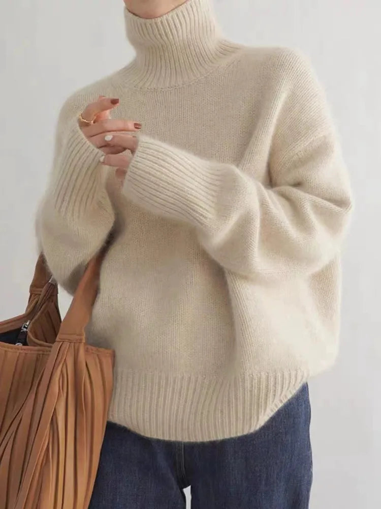 Women's ribbed turtleneck jumper with long sleeves and relaxed fit