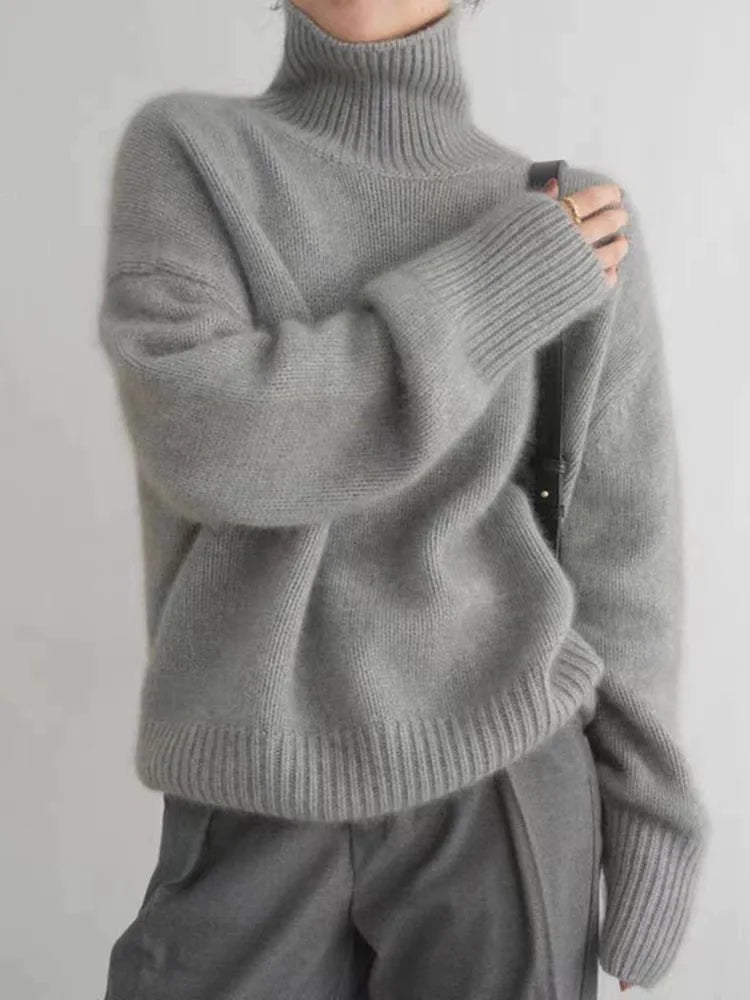 Women's ribbed turtleneck jumper with long sleeves and relaxed fit