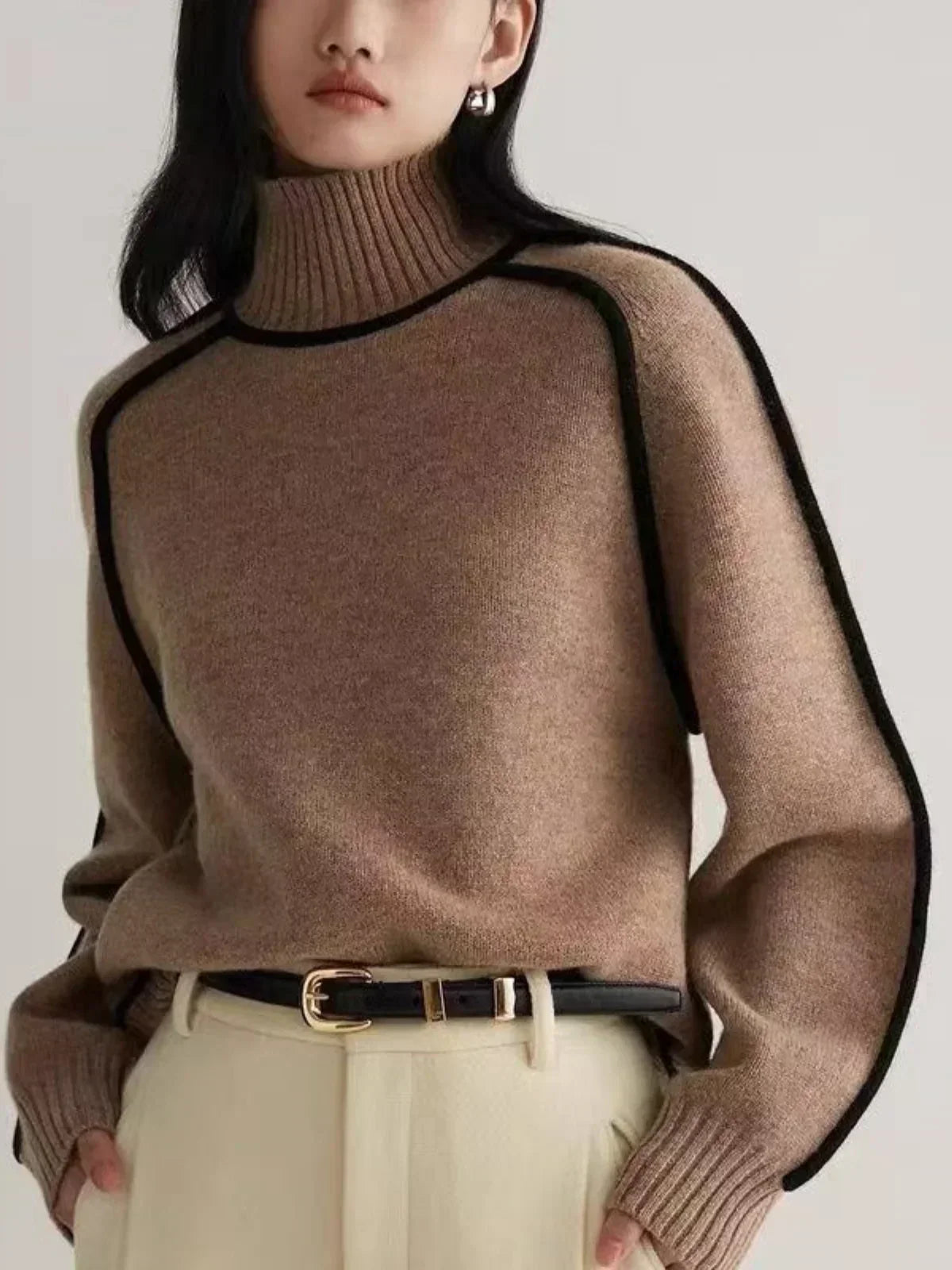 Women's oversized roll-neck jumper with contrasting trim and long sleeves