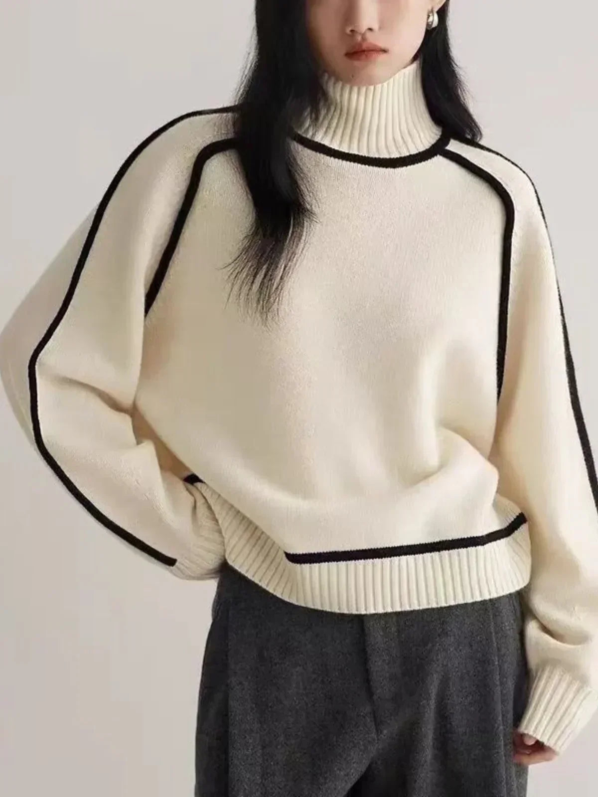 Women's oversized roll-neck jumper with contrasting trim and long sleeves