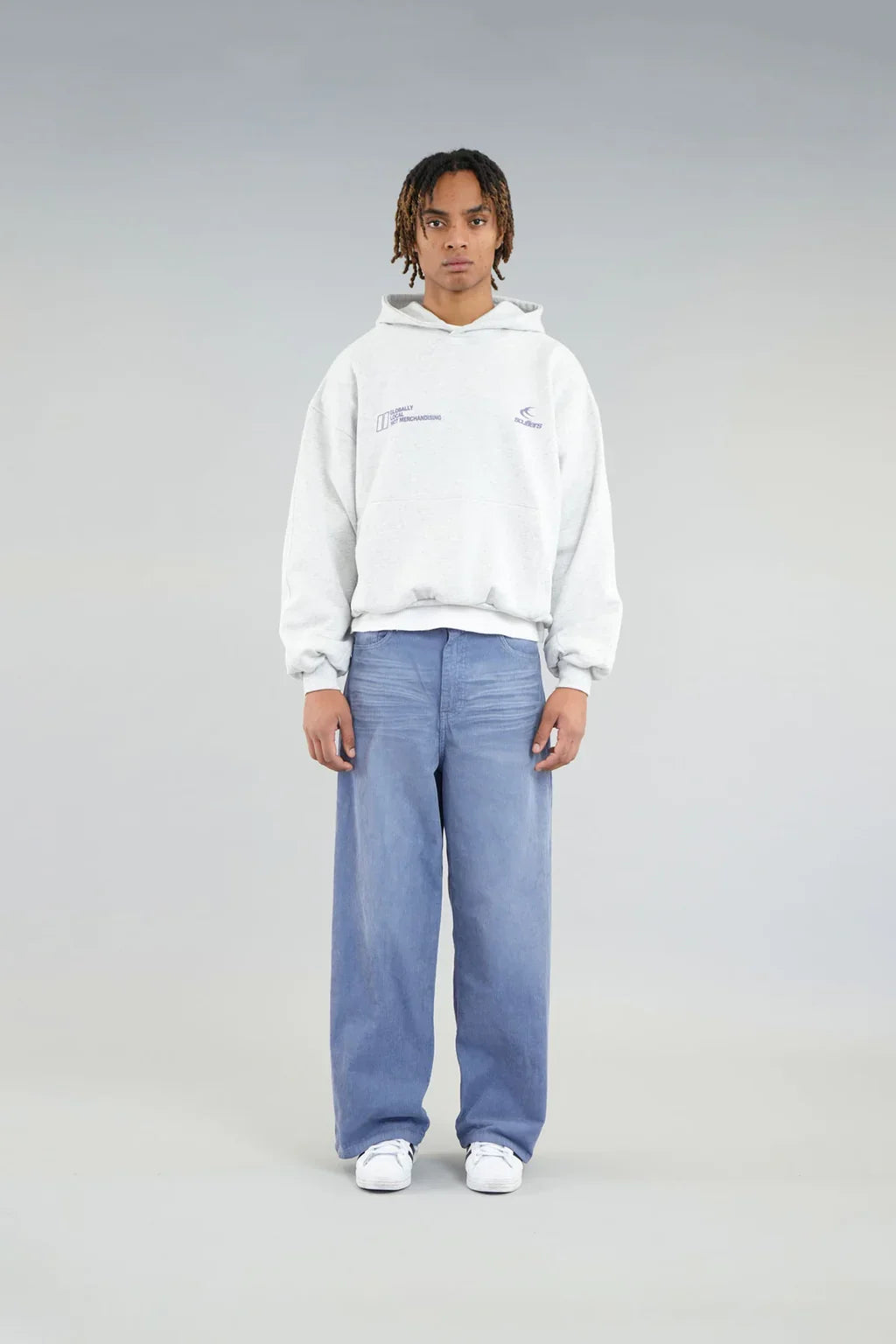 Women's hooded sweatshirt with long sleeves, kangaroo pocket and chest graphics