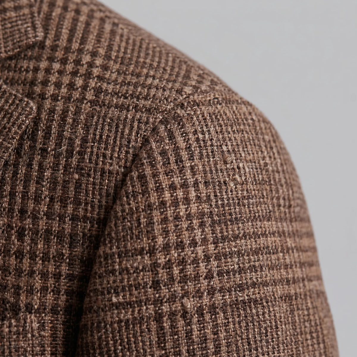Men's checked single-breasted blazer with notched lapels and long sleeves