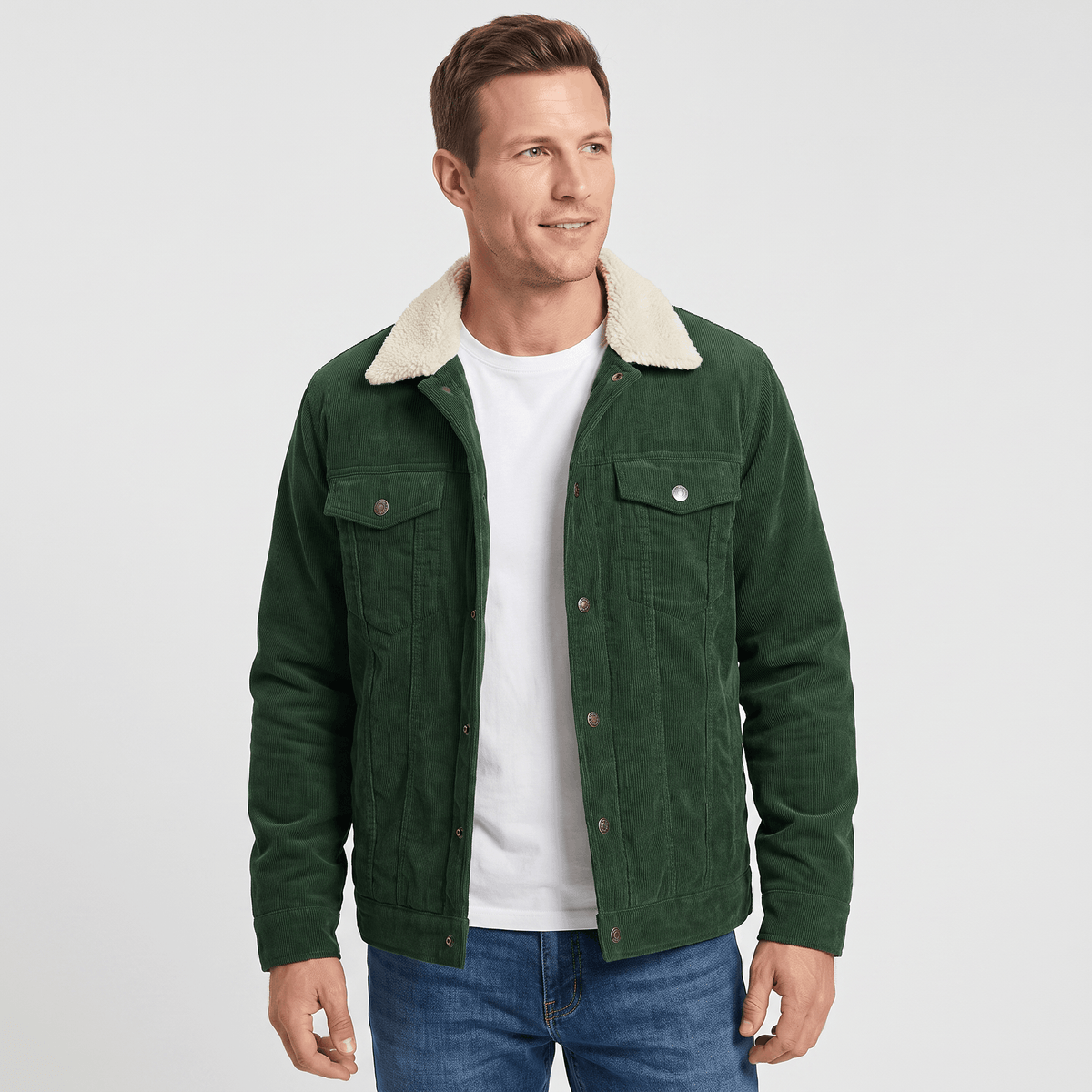 Men's corduroy jacket with sherpa-lined collar, long sleeves and buttoned pockets