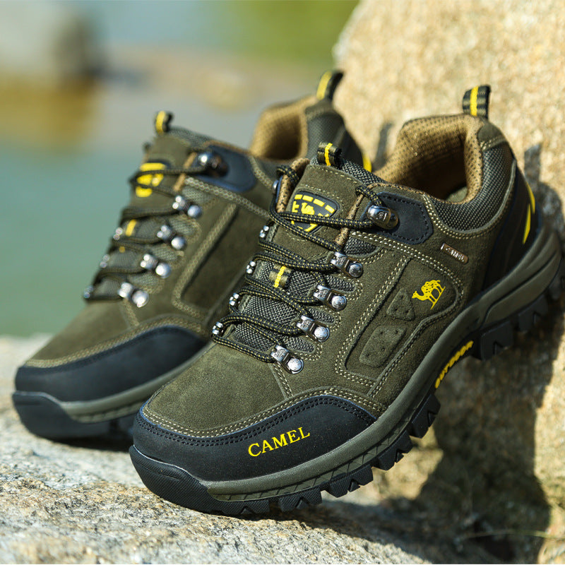 Low-cut lace-up hiking boots with round toes and treaded soles