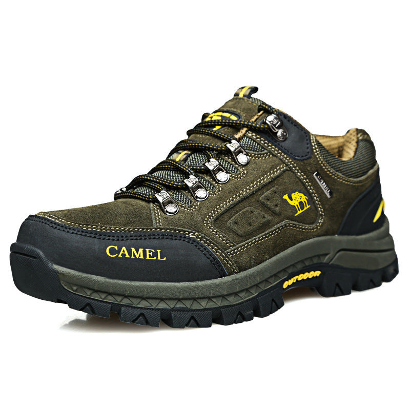 Low-cut lace-up hiking boots with round toes and treaded soles