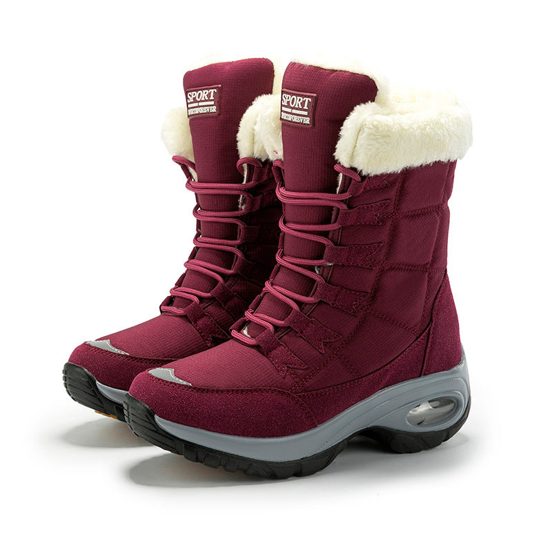 High-ankle lace-up winter boots with furry trim and lug soles