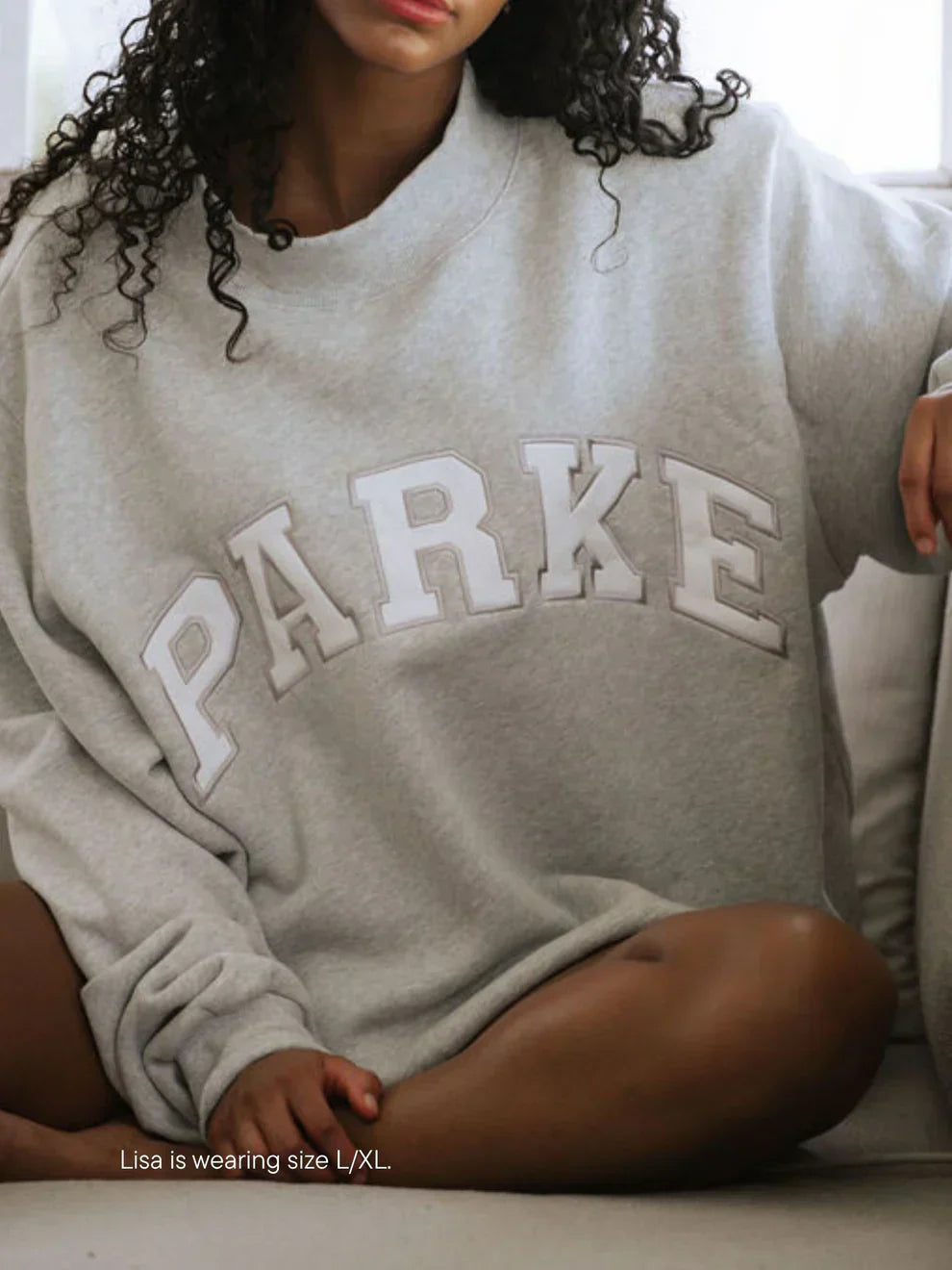 Women's oversized sweatshirt with contrasting chest lettering and long sleeves