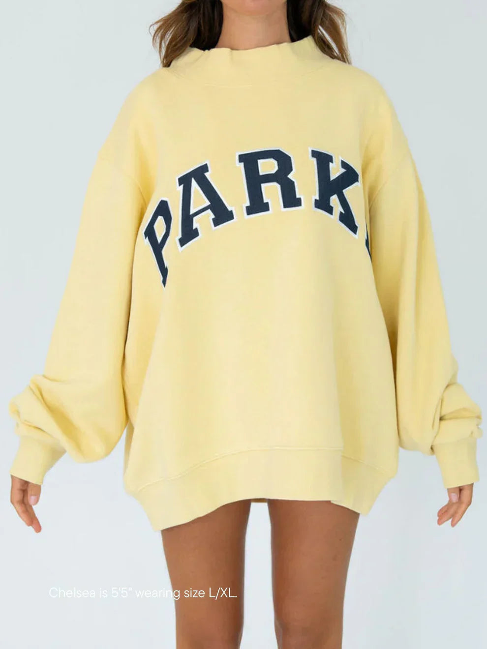 Women's oversized sweatshirt with contrasting chest lettering and long sleeves