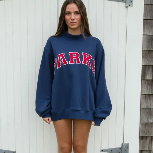 Women's oversized sweatshirt with contrasting chest lettering and long sleeves