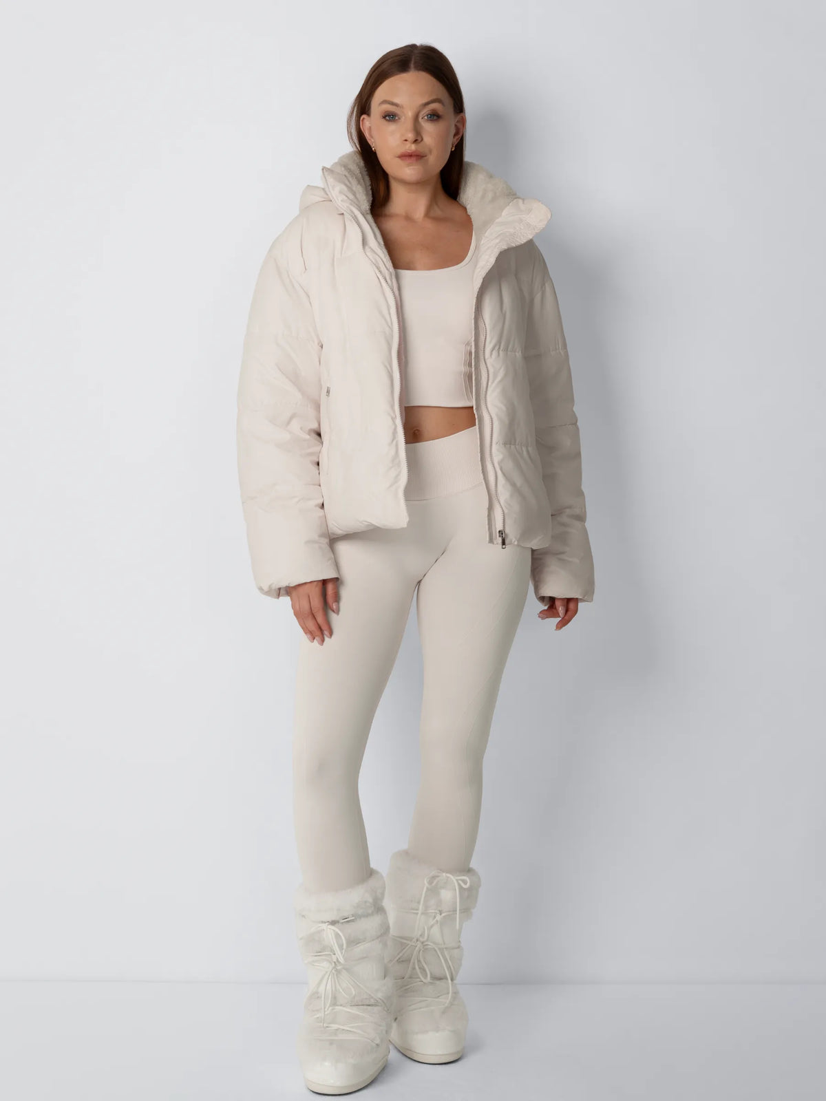 Women's cropped quilted puffer jacket with hood and faux-fur-look lining