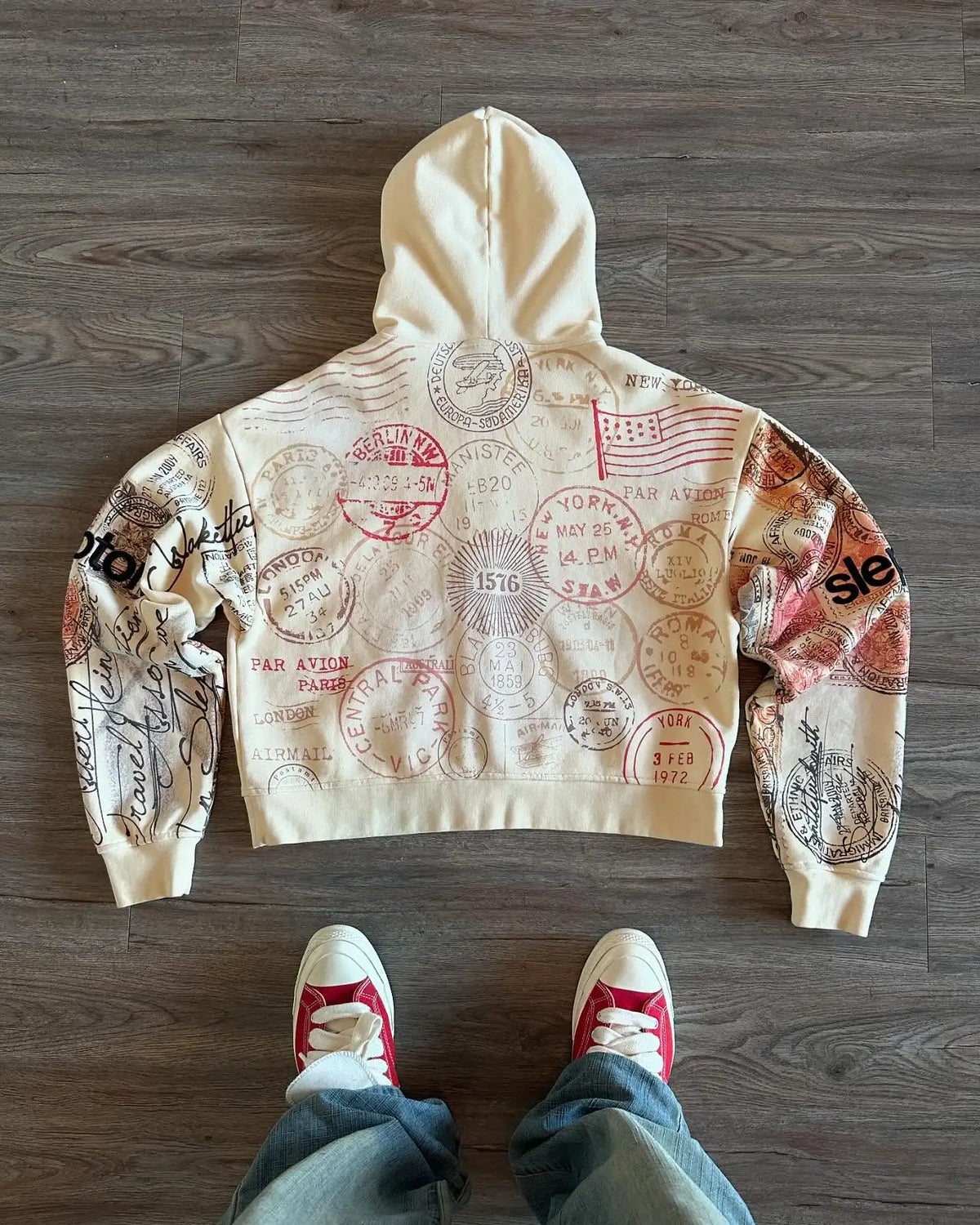 Beige graphic zip hoodie with hood and multicolour travel prints