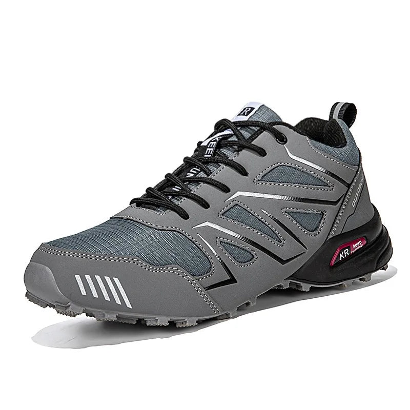 Men's low-profile hiking shoes with lace-up fastening and textured outdoor sole