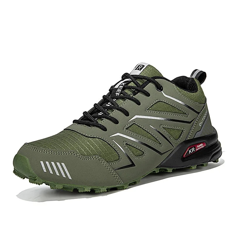 Men's low-profile hiking shoes with lace-up fastening and textured outdoor sole